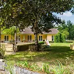 4 Bedroom Cozy In בית נופש