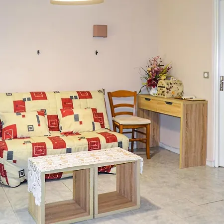 Hébergement de vacances Cozy In With Swimming Pool *