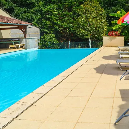 Hébergement de vacances Cozy In With Swimming Pool *